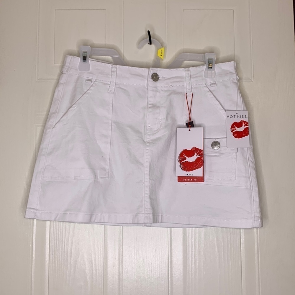Hot Kiss mini skirt white size 9 flirty fit NWT - Picture 1 of 4